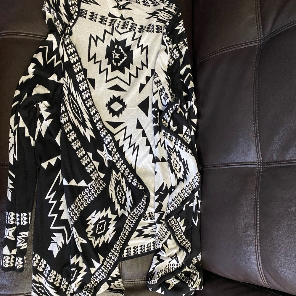 Two sided sweater style size medium black & white